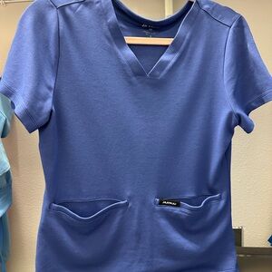 Jaanuu women’s indigo Blue V-Neck Scrub Top size small and petite small jogger